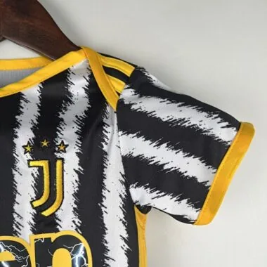 23-24 Juventus baby home size 9-12 best soccer jersey
