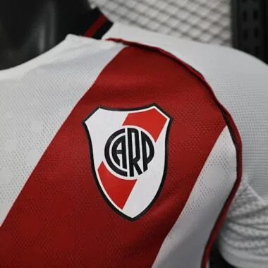 25-26 River Plate thuis tenue voor spelers (voetbal)