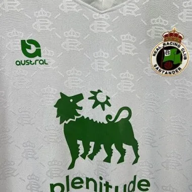 Camiseta de fútbol del Racing de Santander (temporada 25-26), equipación local
