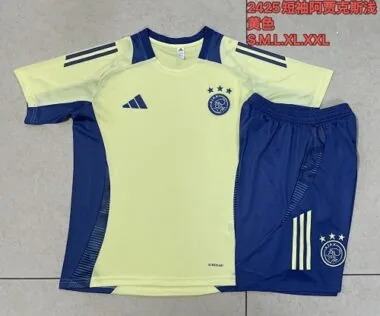 24-25 Ajax Training Soccer