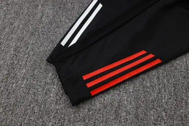 26–27 Ajax Schwarz Windjacken-Set Fußball-T-Shirt