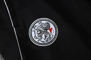 26–27 Ajax Schwarz Windjacken-Set Fußball-T-Shirt