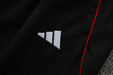 26–27 Ajax Schwarz Windjacken-Set Fußball-T-Shirt