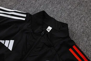 26–27 Ajax Schwarz Windjacken-Set Fußball-T-Shirt