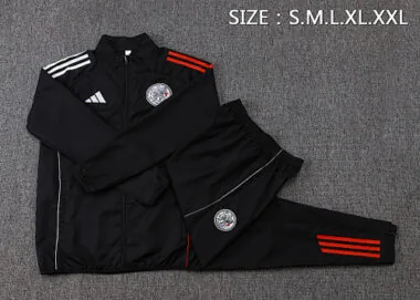 26–27 Ajax Schwarz Windjacken-Set Fußball-T-Shirt