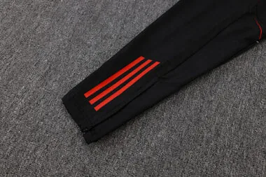 26–27 Ajax Schwarz Windjacken-Set Fußball-T-Shirt