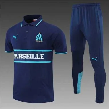 Polo Marseille – tiefes Saphirblau, als Ansteckblume