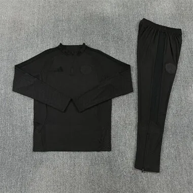 Manchester United 2026/27 Black Training Jersey