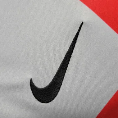 22-23 Barcelona third away
