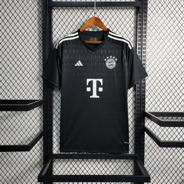 23-24 Zwarte keeper van Bayern