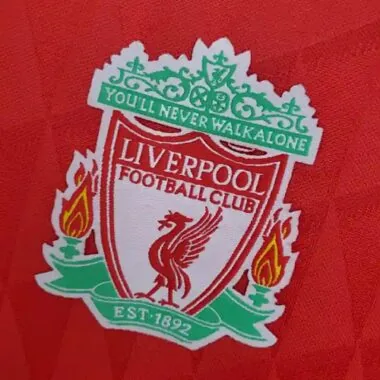 10-11 Camisola de futebol retro do Liverpool (jogo em casa)
