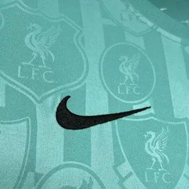 24-25 Liverpool groene trainingsset voetbal